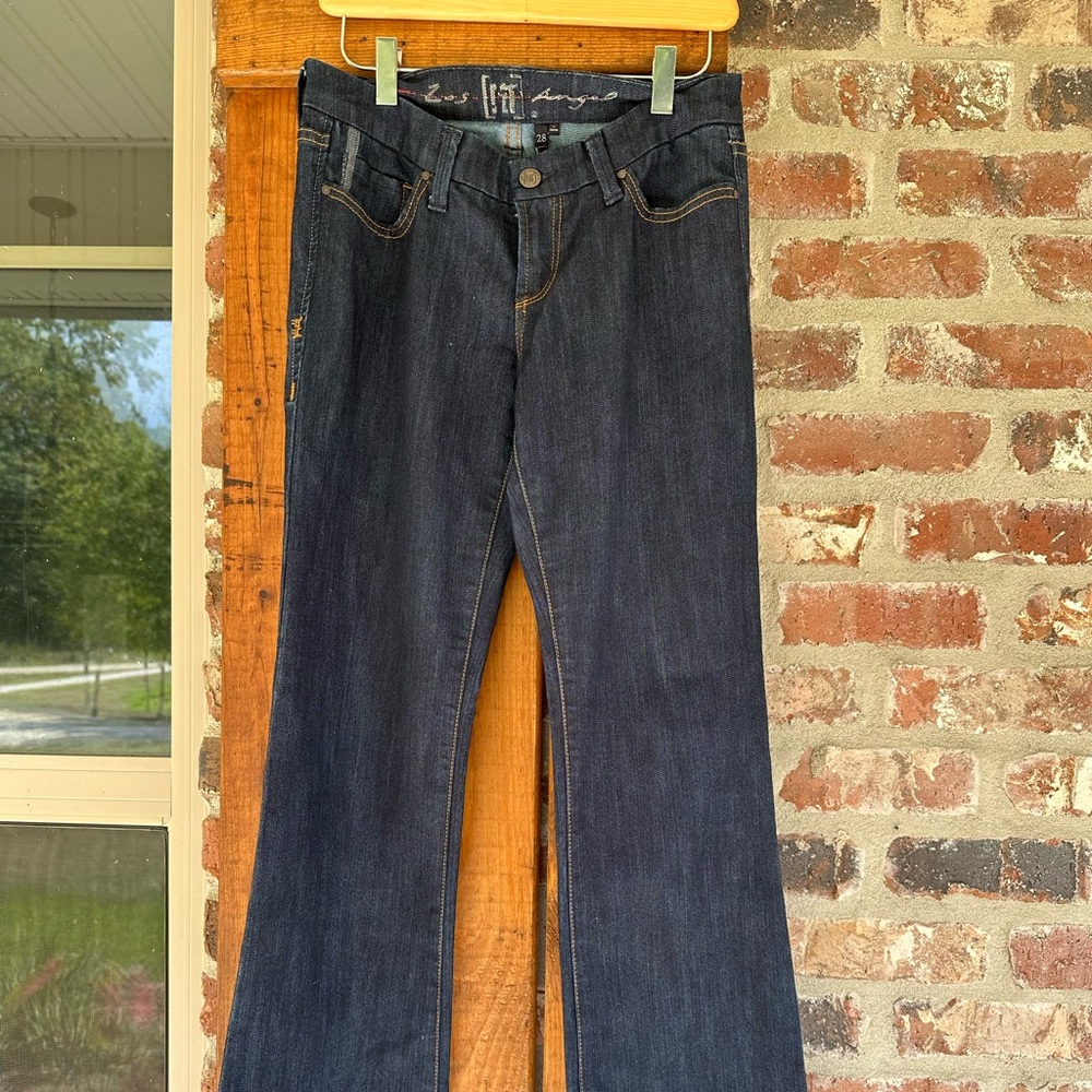 IT jeans Size 28. Dark wash. EUC.